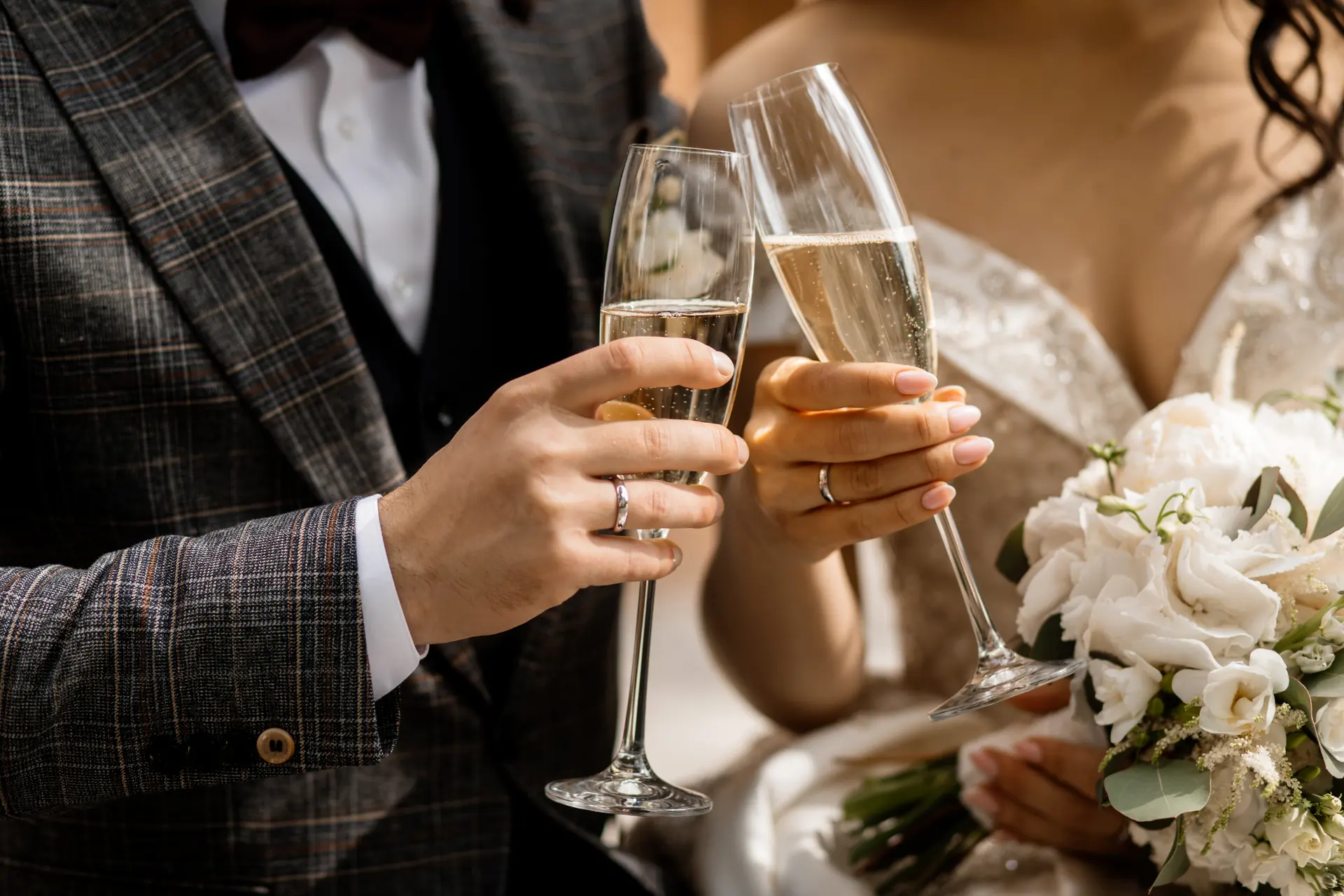 Wedding couple holding champagne glasses
